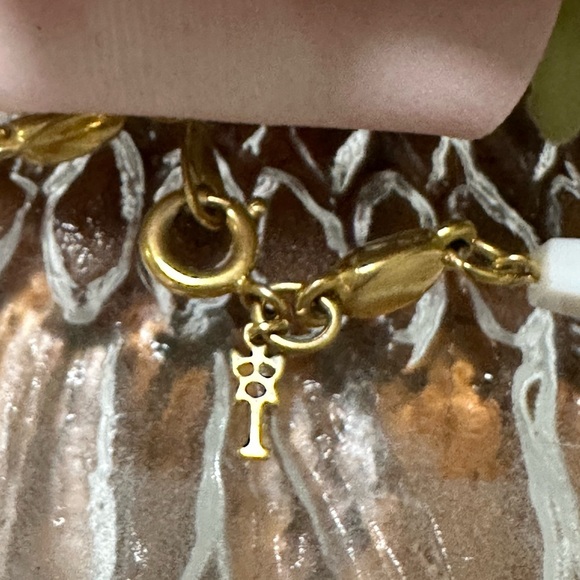 Vintage Crown Trifari White and Gold Necklace - Picture 3 of 6